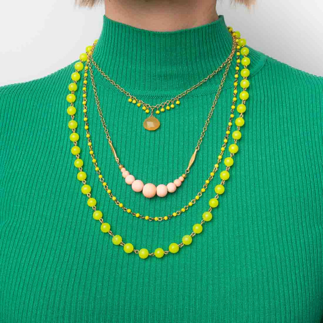 Vierteilige Halskette mit grünen Jadeperlen und Carnelian