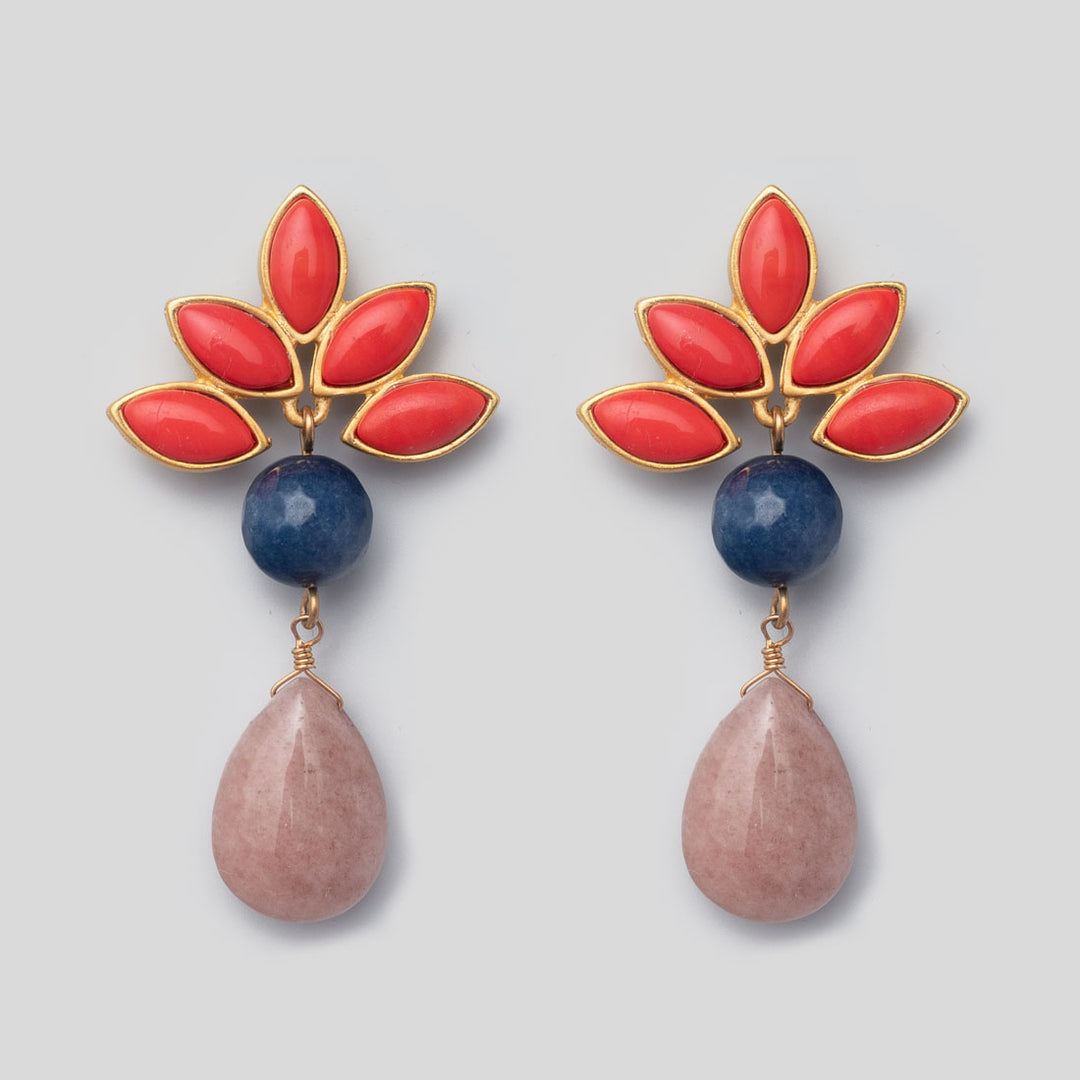 Ohrstecker mit Blüte und Jadetropfen - Blau und Nude