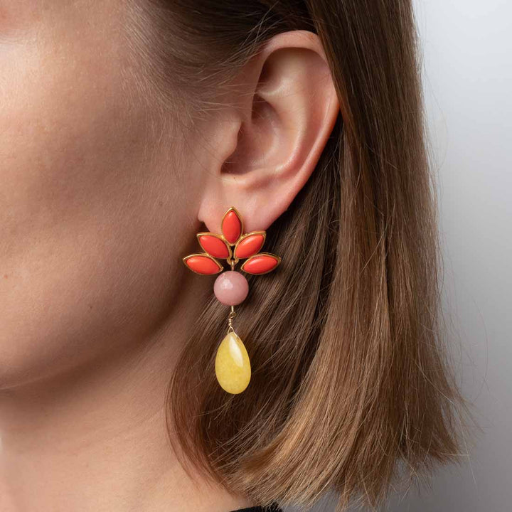 Ohrstecker mit Blüte und Jadetropfen - Rose und Gelb