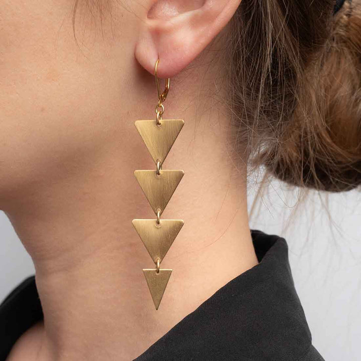Ohrhänger Satin Brass - vier Dreiecke