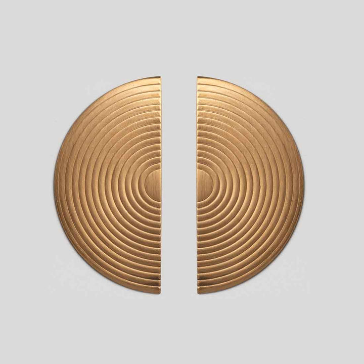 Ohrstecker Satin Brass - geriffelte Halbkreise
