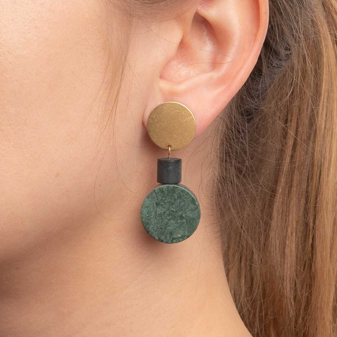 Ohrstecker mit Messingcoin und rundem, grünem Jaspis